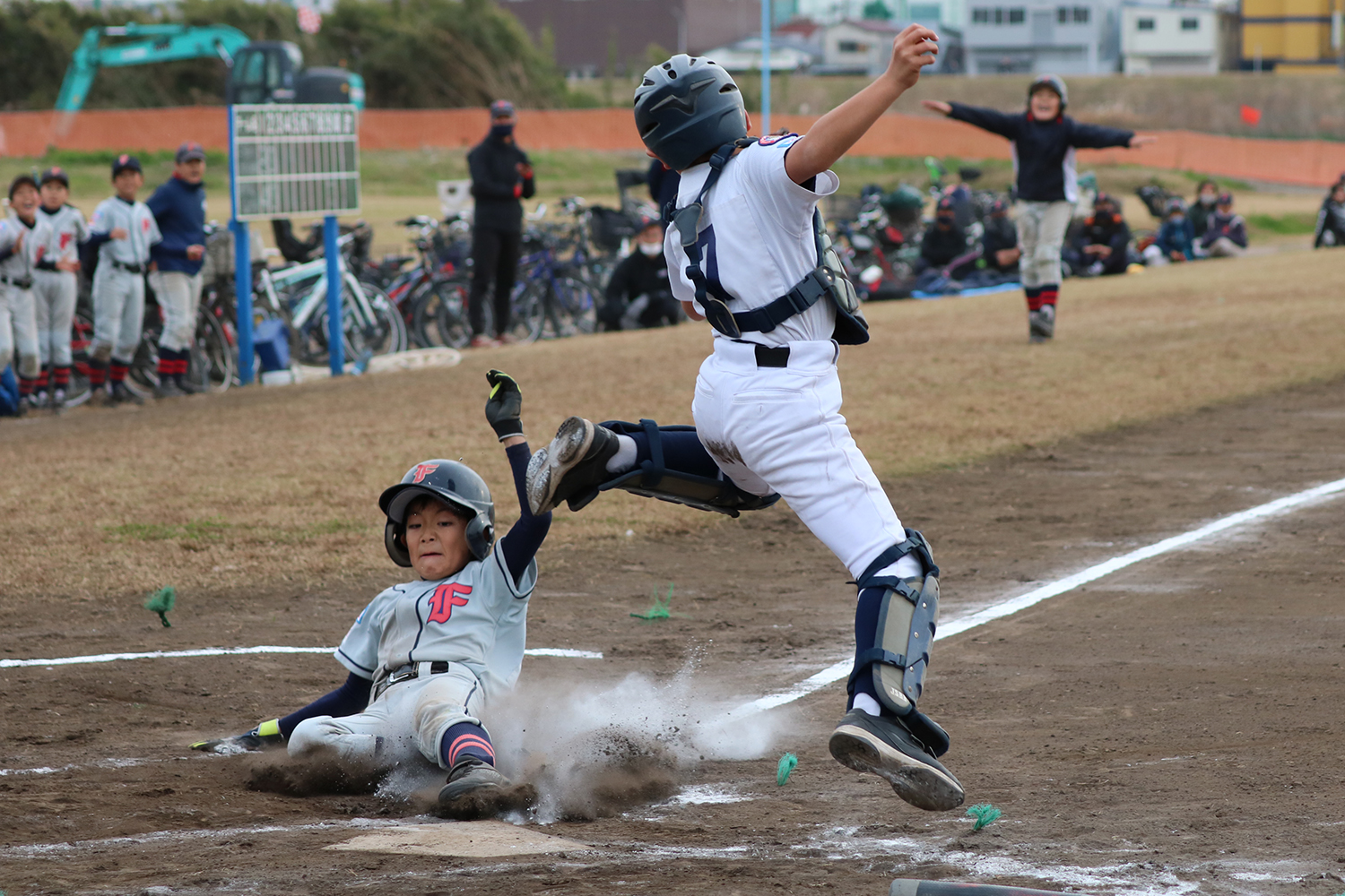 親睦リーグ戦のひとこま